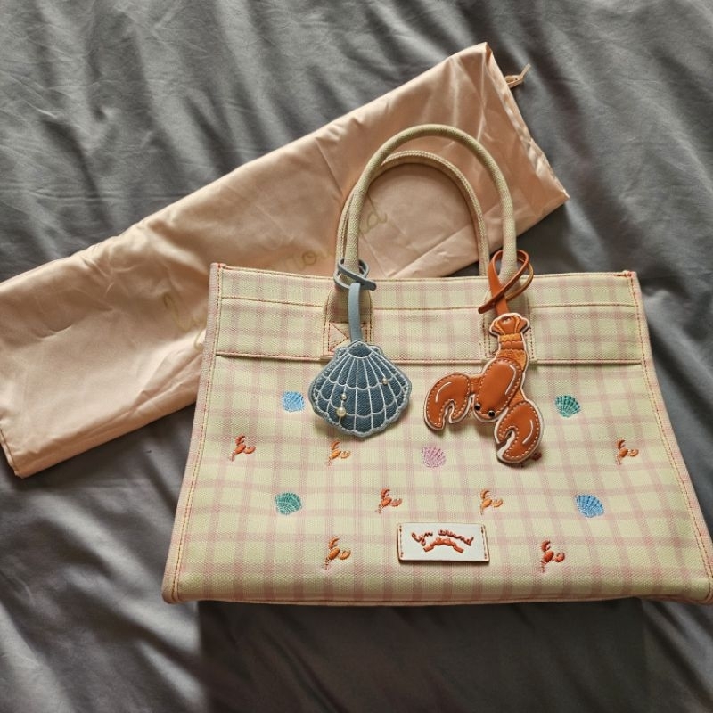 ส่งต่อกระเป๋าถือทรง Tote แบรนด์ Lyn Around