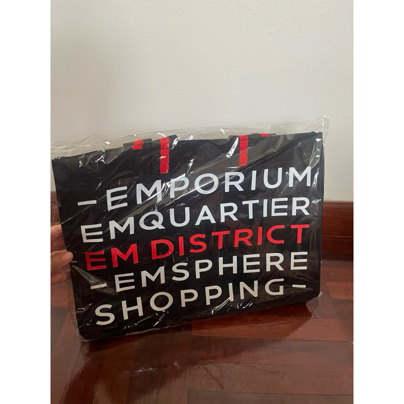 กระเป๋าผ้า กระเป๋าสมนาคุณ ของพรีเมียมจาก Emporium Emquartier Emsphere สีดำ ขนาด 41.5*30*11 cm