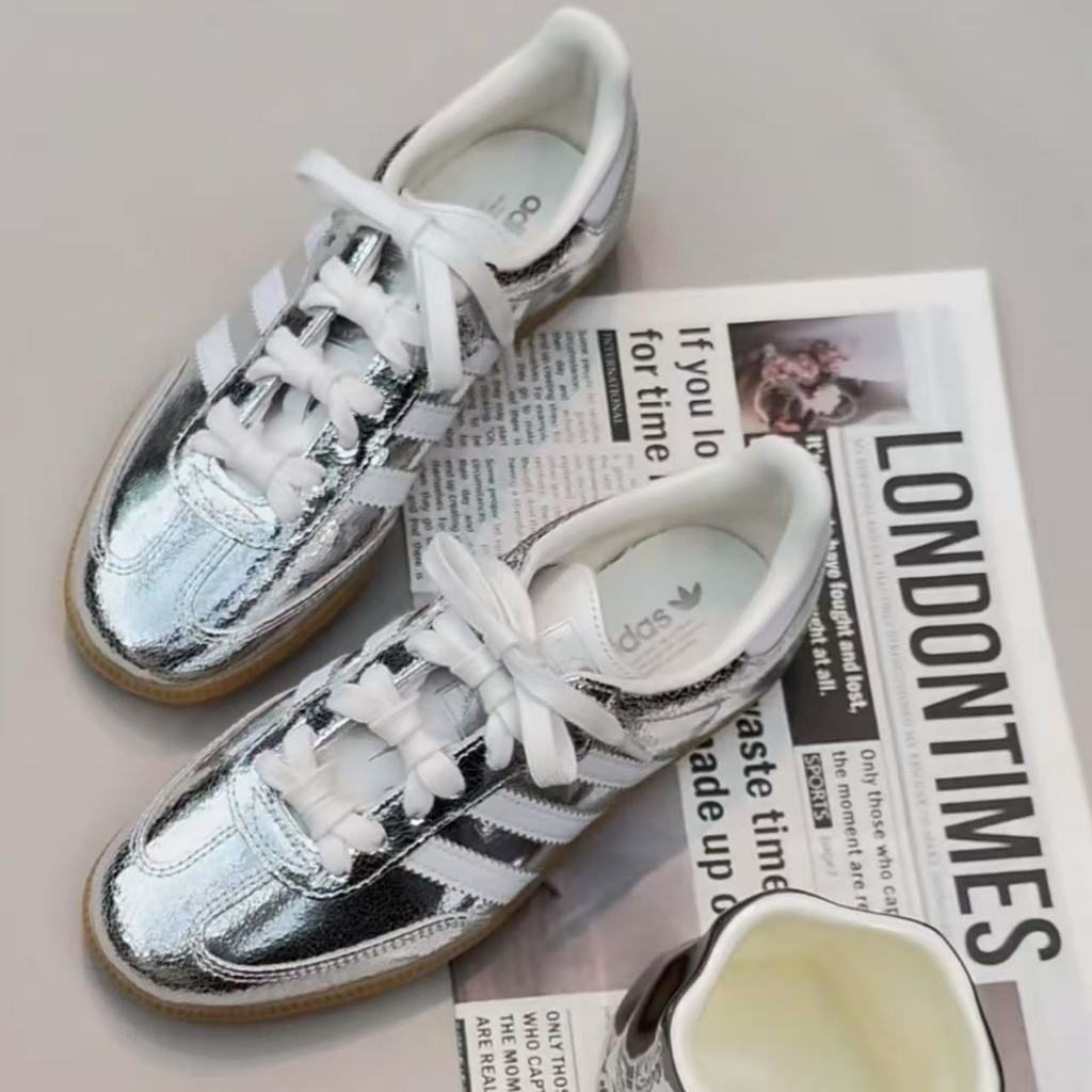 （ของแท้ 100 %）adidas Samba OG JR0035 2025 สีเงิน