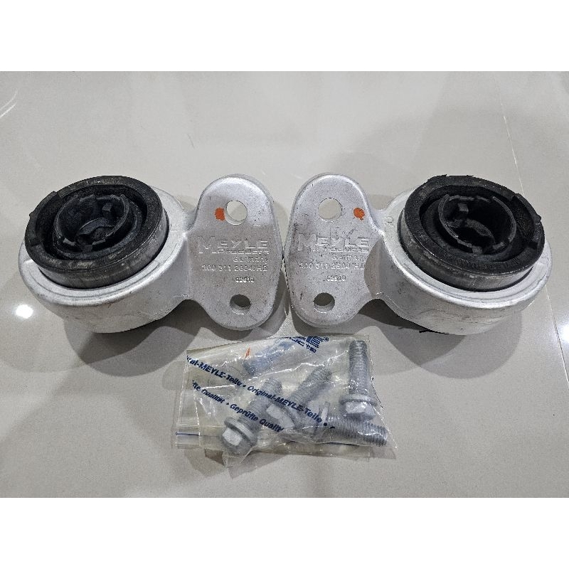 บูชปีกนก bmw e46 พร้อมขา Meyle hd