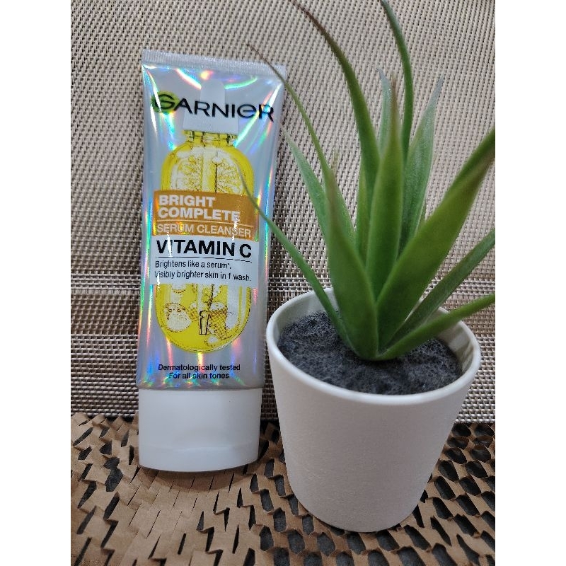 Garnier​ Bright​ Complete​ VitaminC​ Serum​ Cleanser​ : การ์นิเย่​ ไบรท์​ คอมพลีท​(100g)