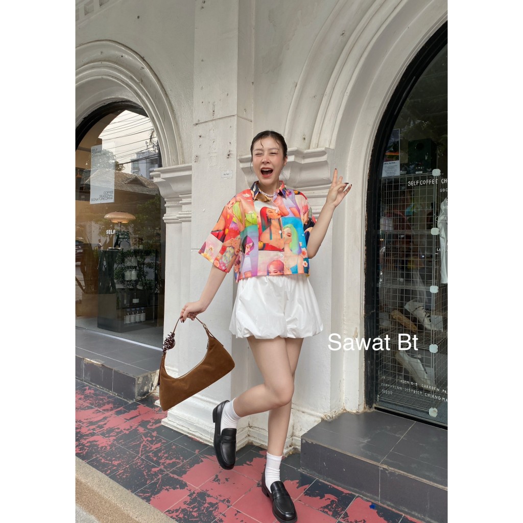Sawat bt สินค้าใหม่พร้อมส่ง เสื้อครอปลายกราฟฟิกคละสีและลายตามภาพลายไม่ซ้ำ ราคา ถูกที่สุด ดีลบีเคเค แกลเลอรีภาพที่ 4