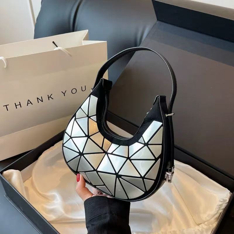 Bag กระเป๋าสะพายไหล่ผู้หญิงทรงกล้วย มินิมอล กระเป๋าถือ สีรุ้ง