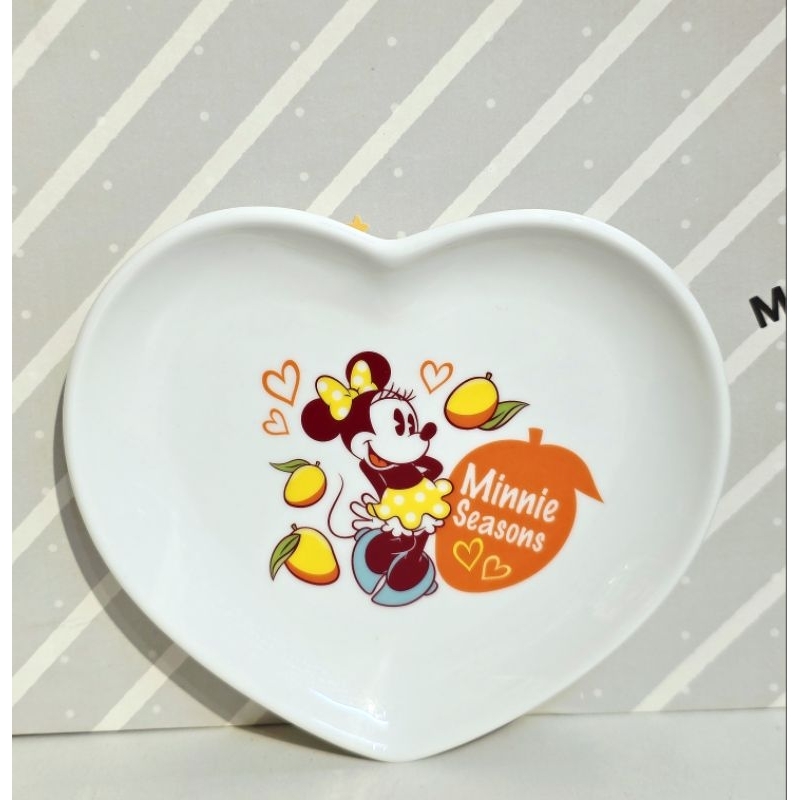 จานหัวใจ minnie Tokyo disney resort ขนาด14cm สินค้าญี่ปุ่นมือสอง🇯🇵 งานแท้