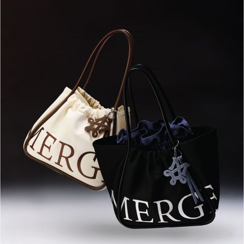 MERGE A DAY BAG กระเป๋าถือ M/L💞ของแท้ 100 %💞 สินค้าพร้อมส่ง กระเป๋าถือ กระเป๋าสะพายไหล่