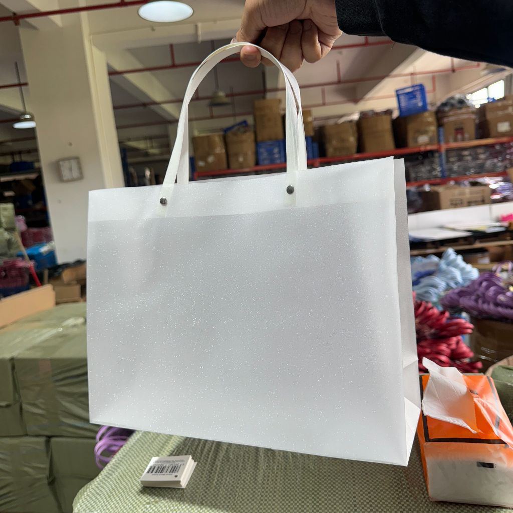 ✨ถุงช้อปปิ้งPPแวววาว หูหิ้วถัก+หมุดสปาร์คเกิล หลายขนาด แข็งแรง งานแต่ง-ของขวัญ ✅พร้อมส่ง - รูปที่ 3