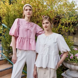 MAVE เสื้อรุ่น Meadow blouse สี Off white,Pink
