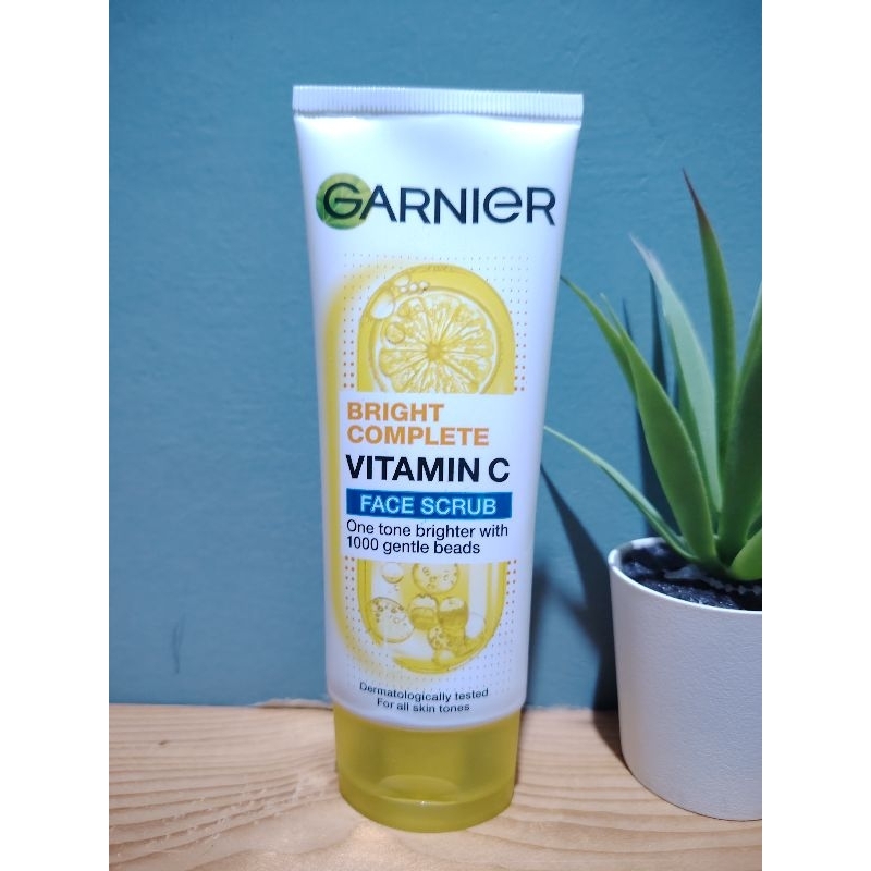 Garnier​ ​Bright​ ​Complete​ Vitamin​ C​  Face​ Scrub (100ml) สครับ