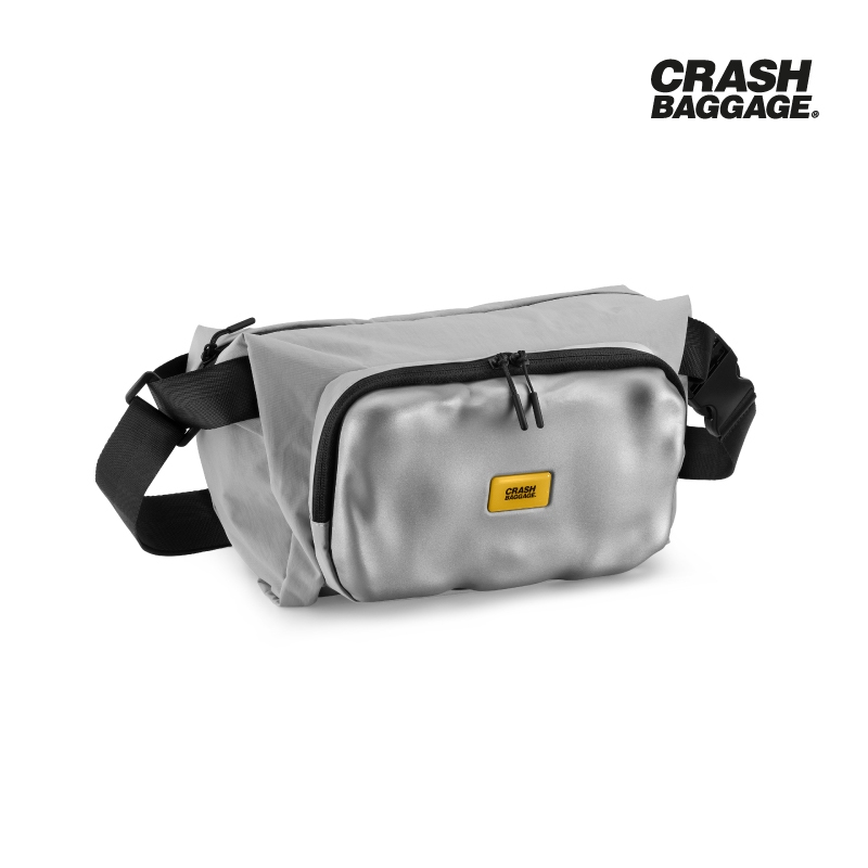 CRASH BAGGAGE กระเป๋าสะพายข้าง รุ่น SOFT CROSSBODY สีเงิน