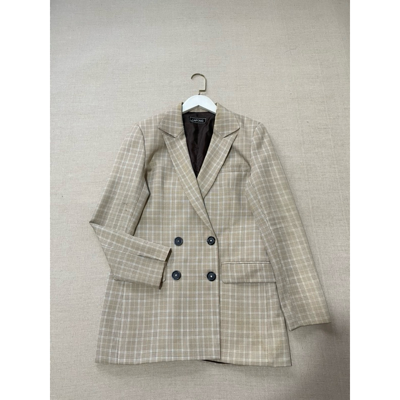 LAFONG เสื้อสูท S/M ใส่ได้ ผ้ามีน้ำหนัก ไม่มีตำหนิค่ะ