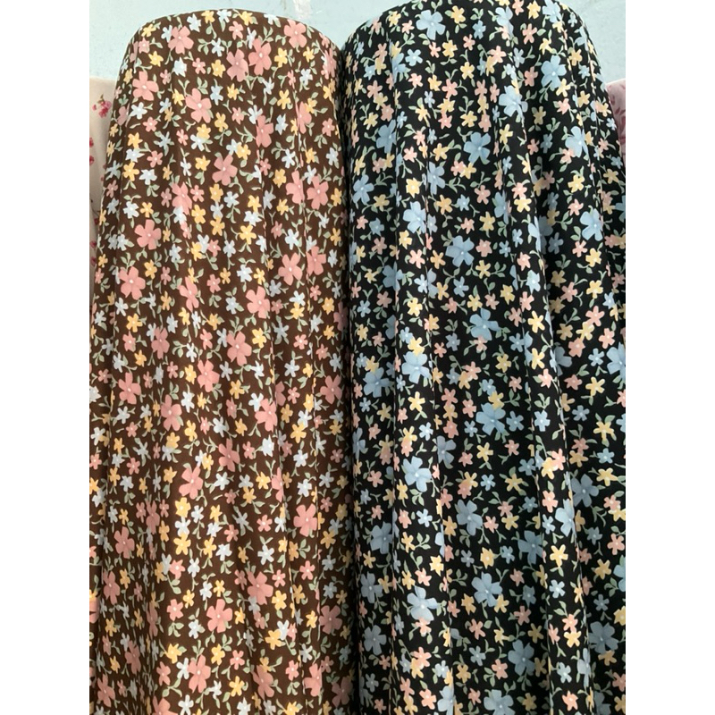 ผ้าไหมอิตาลีหน้ากว้าง60นิ้ว หลาละ65บาท(1หลา=90เซน)สามารถตัดยาวต่อเนื่ิองได้ ผ้านุ่มลื่นเกรดดี ตัดชุดได้หลายแบบหลายโอกาส