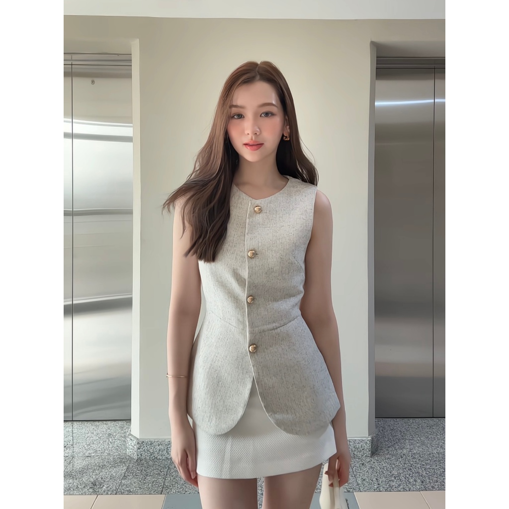 Sherlot – Lonna Vest เสื้อกั๊กกระดุมทอง **ปรับกระดุมสูงขึ้น 1 นิ้ว S:31, M:33, L:35