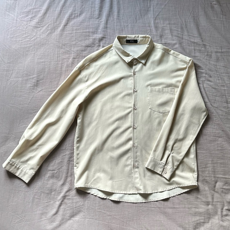 เสื้อเชิ้ตสีครีม จากร้าน union mall