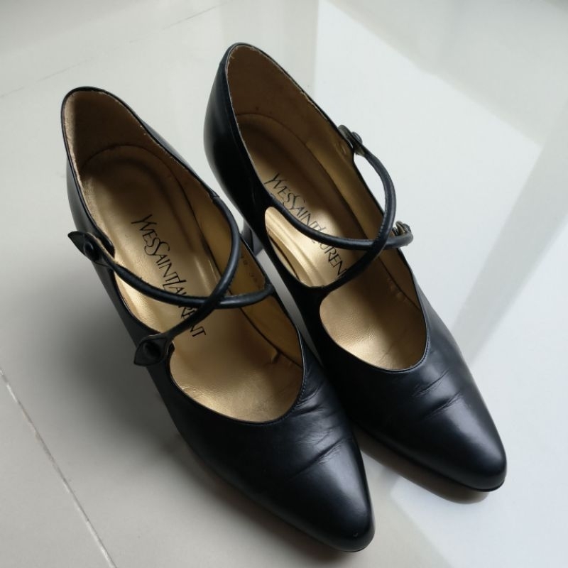 รองเท้าส้นสูงสีดำ YSL