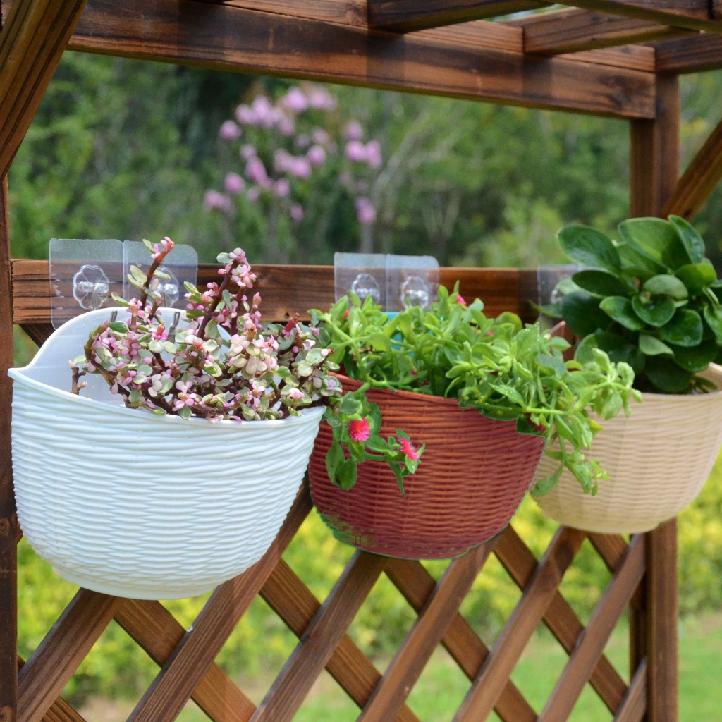 กระถางดอกไม้ติดผนังจำลองหวายครึ่งวงกลม ตะกร้าแขวนหัวไชเท้าสีเขียวติดผนังเรซินพลาสติก