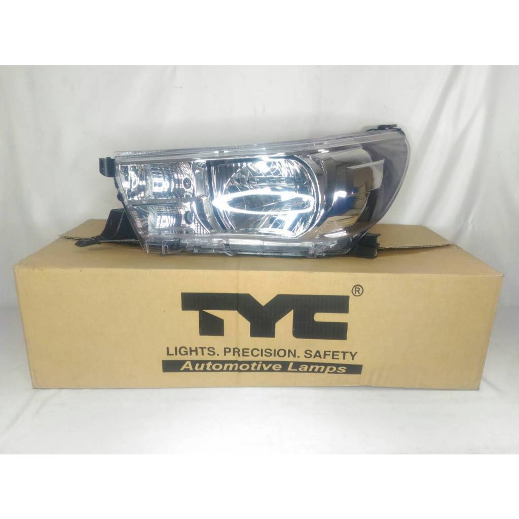 👍Mr.Auto ไฟหน้า โตโยต้า รีโว่ ปี 2015 (TYC) 1 ชิ้น รุ่นปลั๊กไฟหรี่ใหญ่ ปรับไฟฟ้า โคมไฟหน้า ดวงไฟหน้า TOYOTA REVO