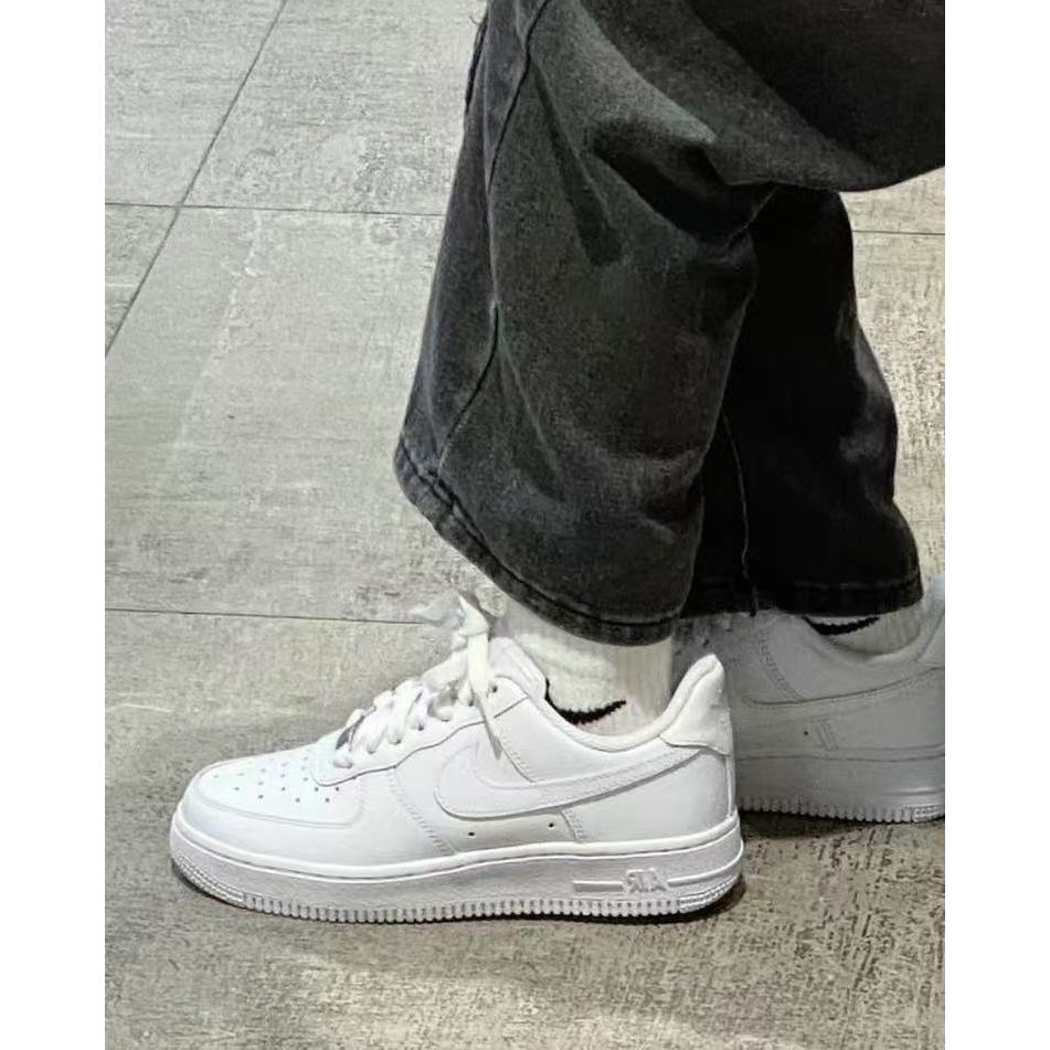 （ของแท้ 100%）  N IKE AIR Force 1 Low'07 รองเท้าผ้าใบสำหรับผู้ชายและผู้หญิงหลายสีให้เลือก