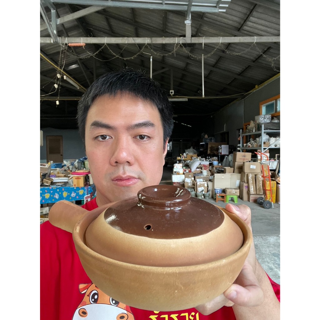 หม้อดินแบบมีด้ามจับพร้อมฝา หม้อกุ้งอบวุ้นเส้น หม้อกระเพาะปลา ขนาด 7 นิ้ว หรือ 750ml สีเข้ม ใช้ได้กับ เตาแก๊ส เตาไฟฟ้า เต ราคา ถูกที่สุด ดีลบีเคเค แกลเลอรีภาพที่ 4