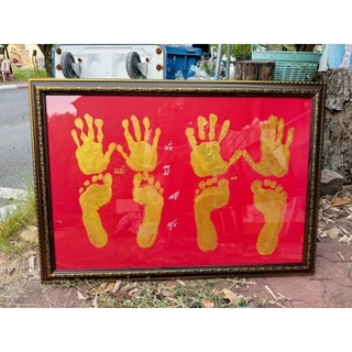 กรอบรูปใส่รอยมือรอยเท้าพ่อแม่ ขนาด52x77ซม. มีกระจกแท้หนา 2 mm. มีที่แขวน