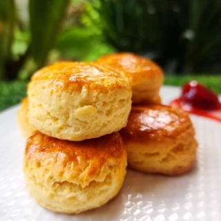 Scone สโคน เนยสดแท้ ขนาด 4 ชิ้น + แยม.