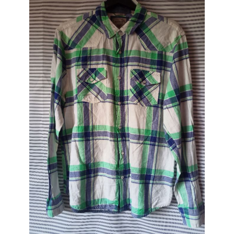 H26 เชิ้ตมือสอง คอตตอนผสม รอบอก 42 บ่า 19 แขน 26 ยาว 28.5