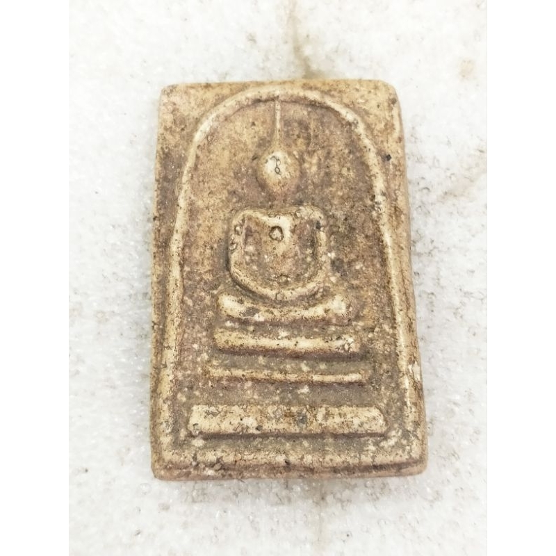 พระสมเด็จเนื้อผงไม่ทราบที่ no 2697