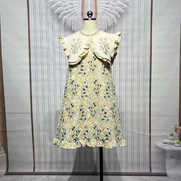 เดรสสีครีมงานปัก เดรสคอปก CLT