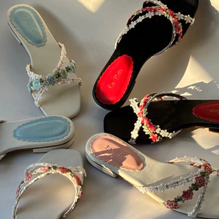 La Reis FLORIE sandals (แตะสวมคาดสายดอกไม้) หน้าเท้ากว้าง +1 ไซส์ สีชมพู,ฟ้า,แดง หน้าเท้ากว้าง +1 ไซส์