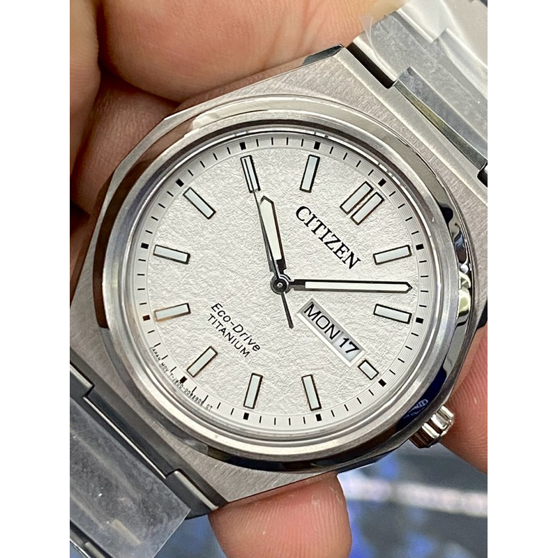 นาฬิกาข้อมือ Citizen Zenshin Super Titanium Eco-Drive AW0130-85A