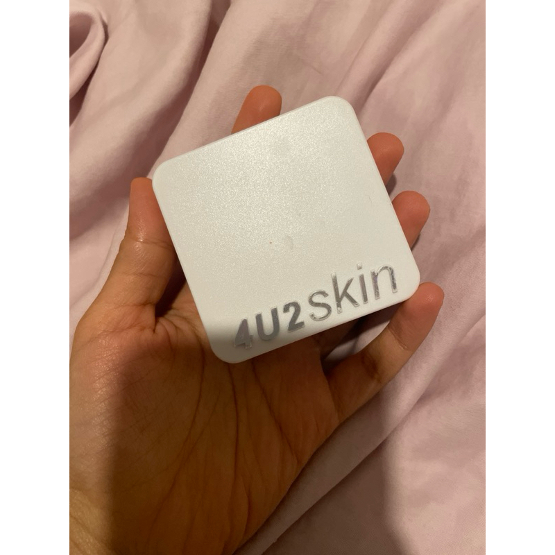 used like new!!! 4u2 skin color correcting touch up skin ลองเเค่หลังมือ1ครั้ง