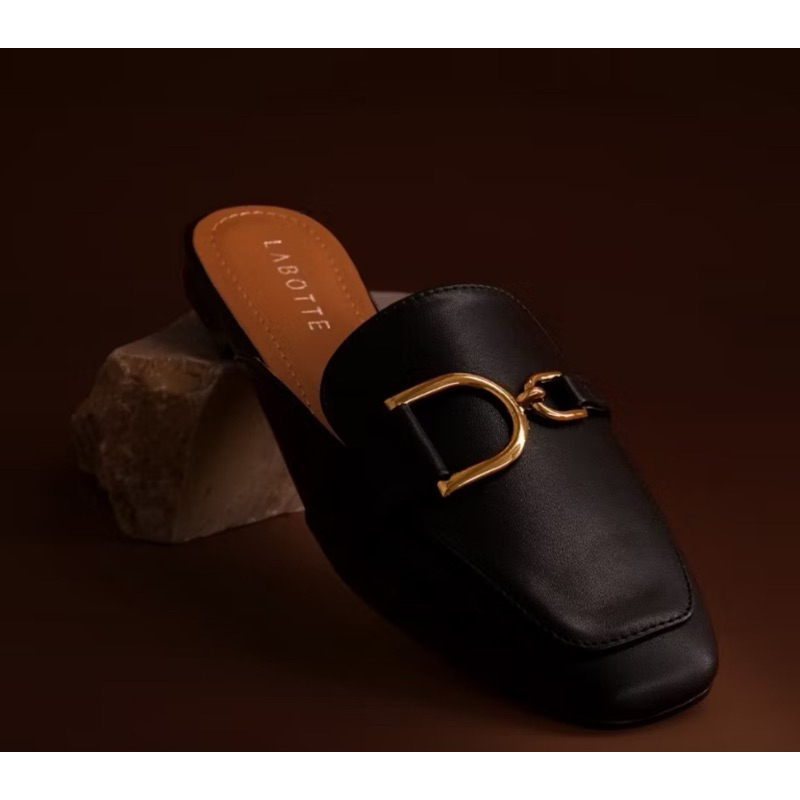 ส่งต่อ📌📌 รองเท้าLabotteรองเท้าหนังสีดำ