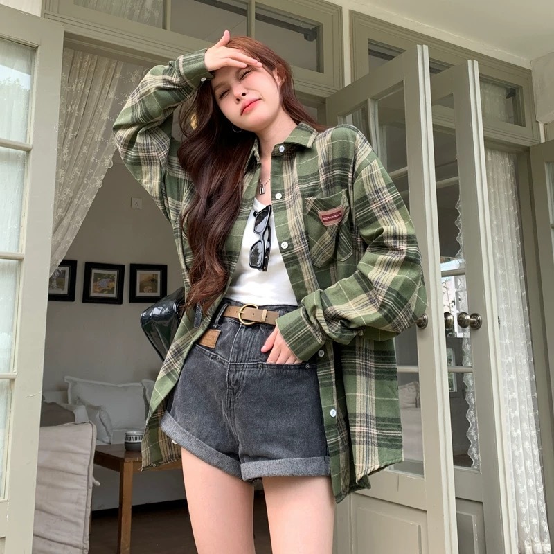 aililai1688 เสื้อเชิ้ต แขนยาว คอปก ผู้หญิงใส่ได้ ผู้ชายใส่ได้สีเขียวอย่างเท่ผลิตจากผ้าอย่างดีใส่สบาย
