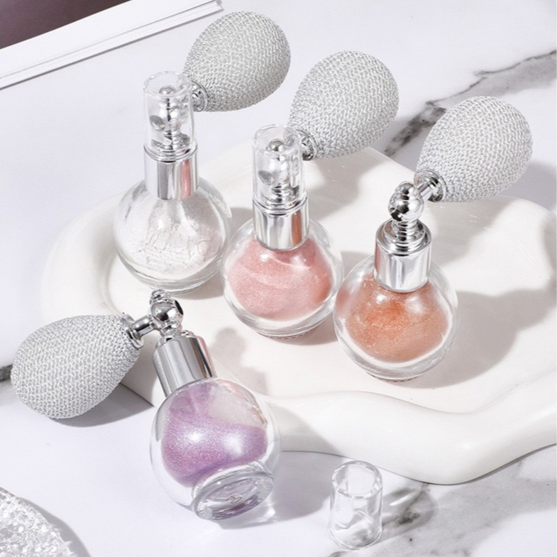 Shiny Glitter สเปรย์ไฮไลท์แบบผงฝุ่น เนื้อชิมเมอร์เนียนละเอียด ผิวสวยฉ่ำวาว เล่นแสง ติดทน ใช้ได้ทั้งผิวหน้า ผิวกาย เส้นผม