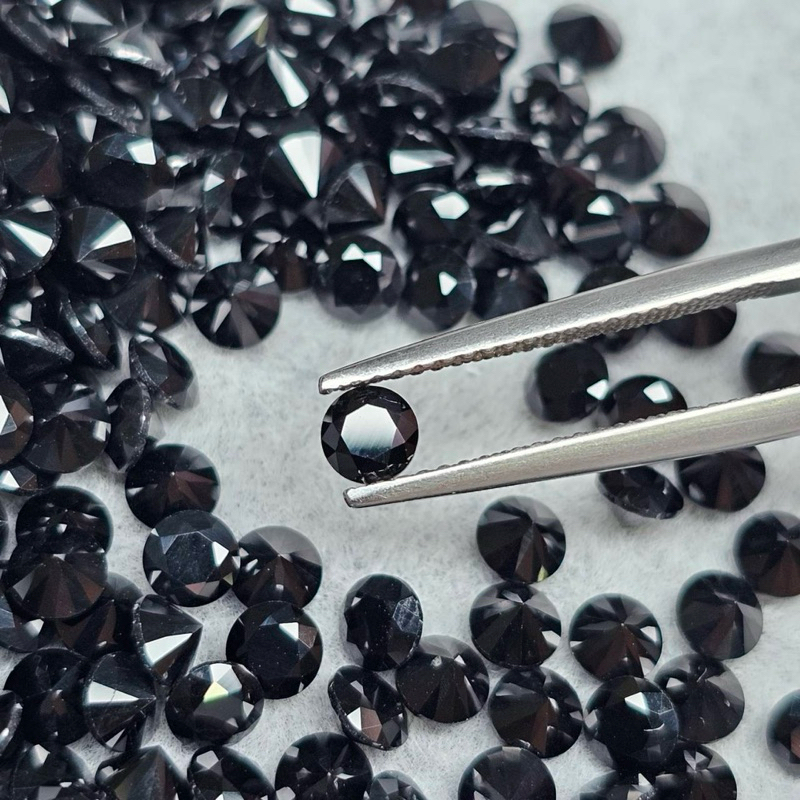 กลม 4มิล 1เม็ด‘ นิล กาญจนบุรี Natural Black Spinel นิลแท้ นิลดำ เพชรดำ พลอย พลอยแท้ อัญมณี หินแท้ หิน หินสี Gemstone Gem