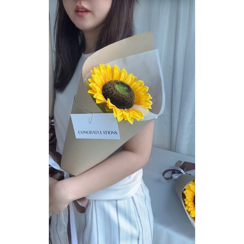 ช่อดอกทานตะวัน ห่อช่อตามแบบ ของขวัญให้ได้ทุกโอกาส