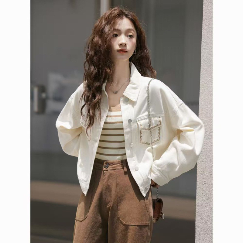 เสื้อแจ็คเก็ตยีนส์ผู้หญิงสีครีม