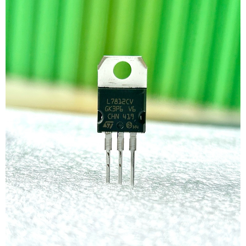 L7805CV L7812CV 1.5A IC Regulator TO-220 STMicroElectronics