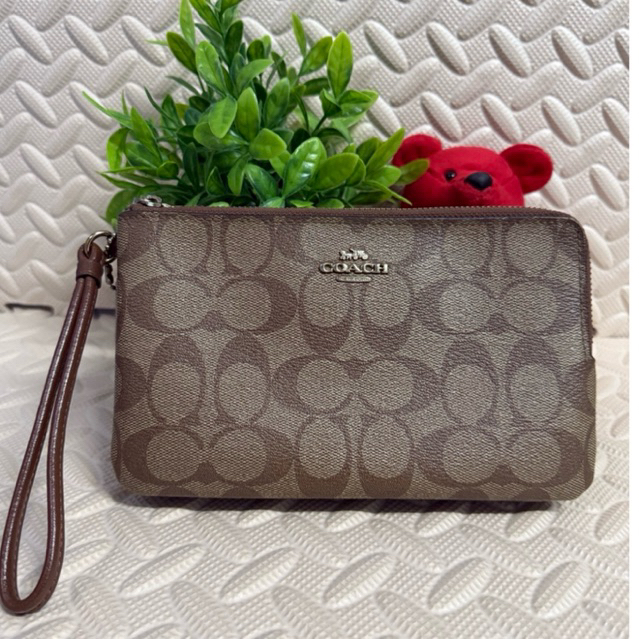 coach 2zip L มือ2 มีตำหนิเล็กๆ ใช้งานทั่วไป