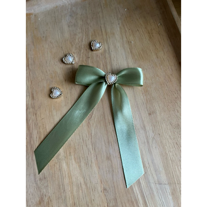 เข็มกลัดริบบิ้นโบว์ ตกแต่งหัวใจ🎀🩵 ขนาดริบบิ้น 2ซม. - รูปที่ 2