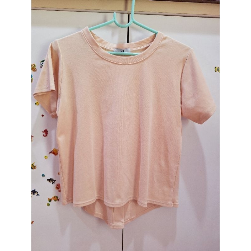 เสื้อยืดป้าย a21 สีครีมเบจ