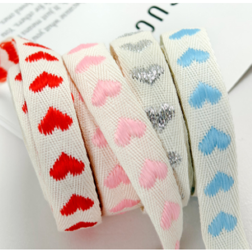 ริบบิ้นผ้าฝ้ายปักลายหัวใจ กว้าง 1.5 ซม. หลายสี