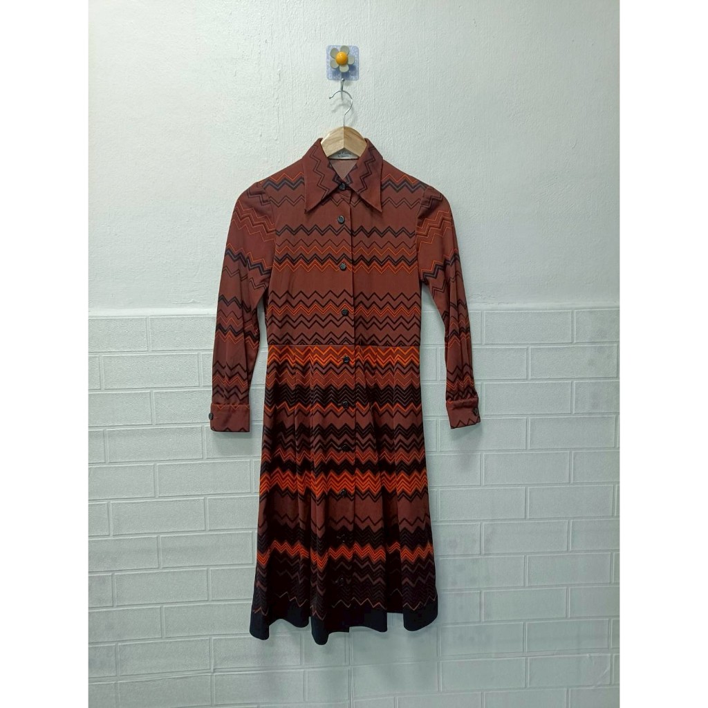 เดรสสีนำ้ตาล วินเทจ แบรนด์ Miss Onward  มือสอง สภาพ 95 % Size M คอปก แขนยาว ผ่าหน้า ผ้ายืด