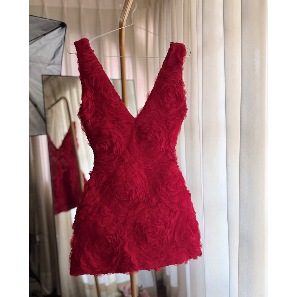 *ตัด 3-6 วัน** Roses Lace เดรสคอวีลูกไม้กุหลาบ 3D พรีเมียม