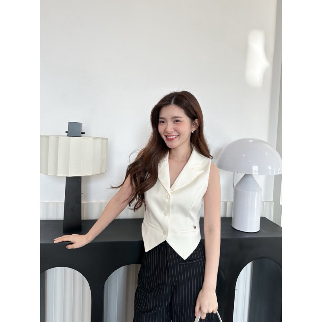 เสื้อ Vest LAYLA VEST Size L มือสองใส่ไปครั้งเดียว ddarling_shop