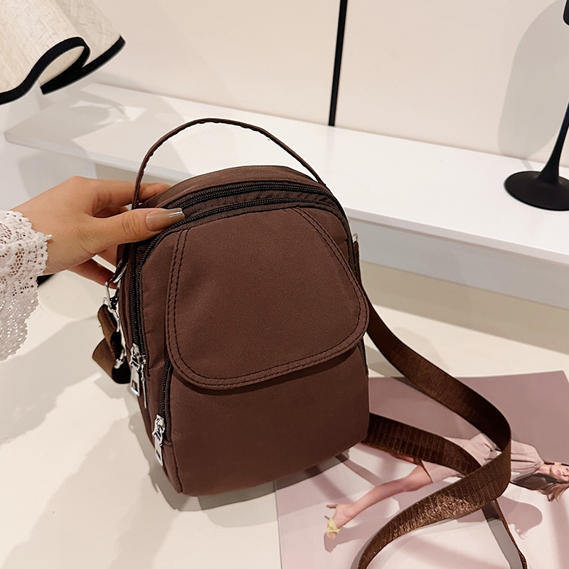 B-1911🔥กระเป๋าสะพายข้าง สไตส์นี้เท่มาก แฟชั่นฤดูใบไม้ผลิ กระเป๋านาดใหญ่จุของได้เยอะ เรียบง่าย เข้ากั