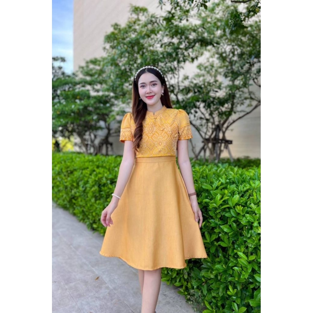 ชุดเดรสผ้าทอมัดหมี่ลายเเต่งกั๊กคอจีนกระโปรงทรงย้วยอัดกาว