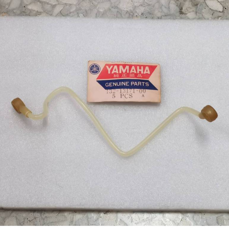 ท่อส่งน้ำมันปั๊ม สำหรับรุ่น YL1 YL1E แท้ศูนย์ YAMAHA MADE IN JAPAN รหัส 132-13171-00