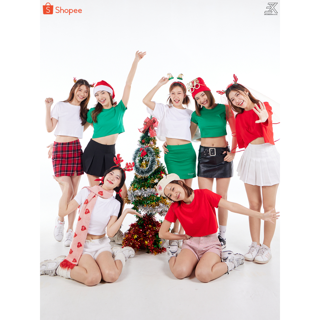 Expogarment เสื้อครอป คริสต์มาส ขาว แดง เขียว เอวลอย Christmas CROP แขนสั้น คอกลม ผ้าคอตตอน 3ทรง Slim Regular Oversized