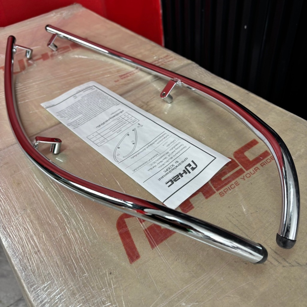 กันชนขอบบังลมหน้า โครเมียม อะไหล่แต่งแท้จาก Honda H2C  สำหรับ Scoopy i