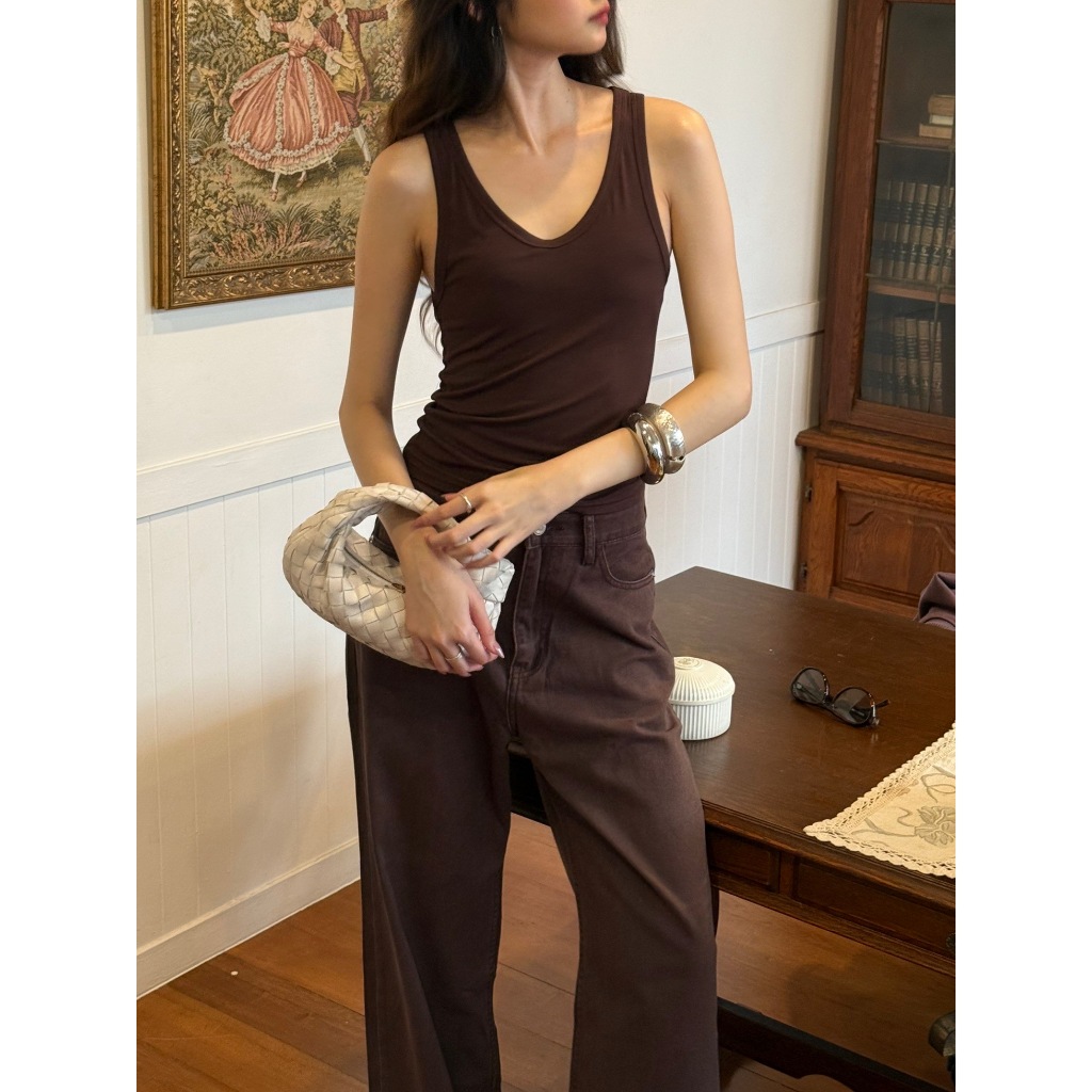 Fabrique.co - Basic U Tank เสื้อเบสิค เสื้อกล้าม สายเดี่ยว basic top แฟชั่นผู้หญิง เสื้อกล้ามน้ำตาล เสื้อขาว